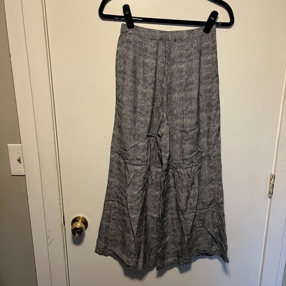 krisa Wide Leg Cropped Pants – Abstract Print Gray/Black – Women’s XS NWT - Picture 4 of 5